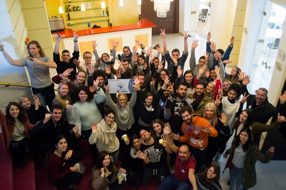 gruppo di partecipanti durante un progetto