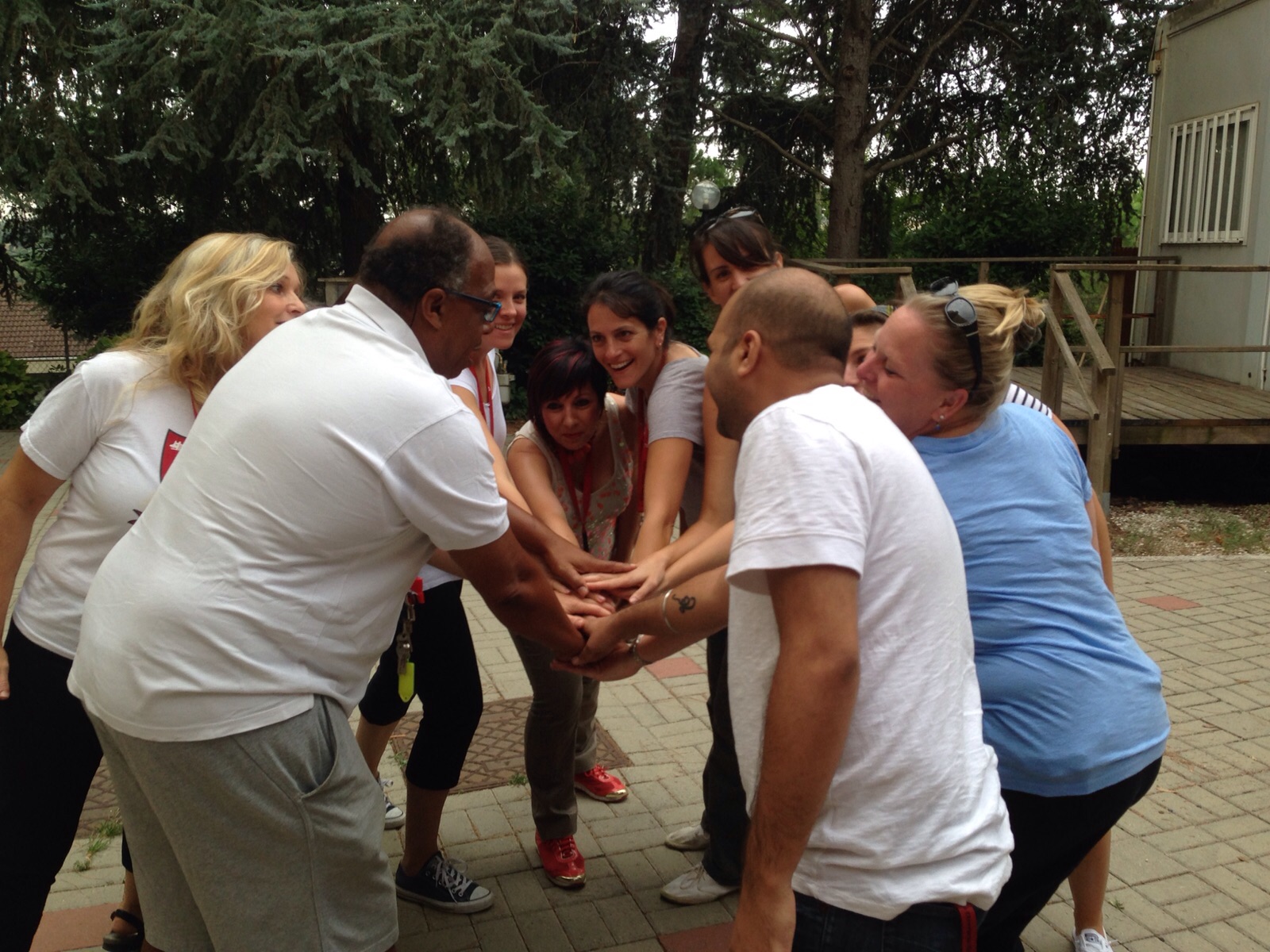 Formatrice durante un corso per docenti in natura
